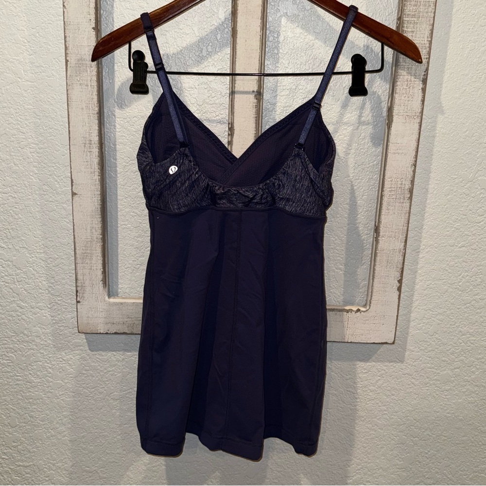 Lululemon Purple Embrace V-Neck Active Tank Top Size 6 Adjustable Triangle Cups